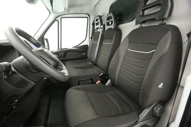 Iveco DAILY 35S16V L2H2 157PK 3500kg Trekgew. Airco 3 Persoons Elektrpakket