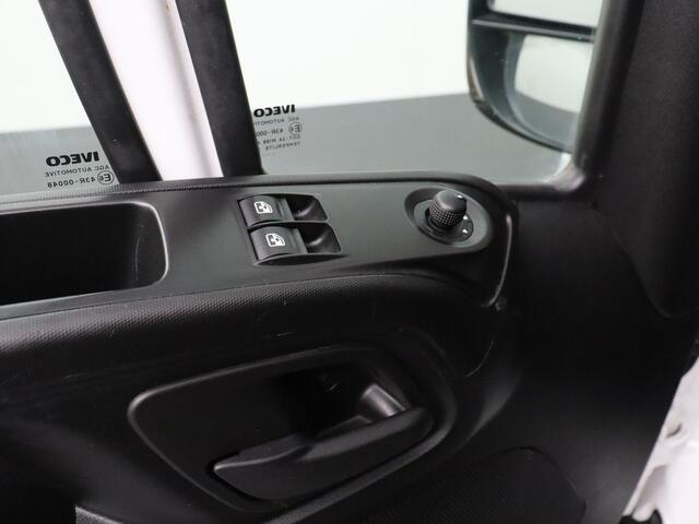 Iveco DAILY 35S15 L2H2 | 3500Kg Trekhaak | Airco | 3-Persoons