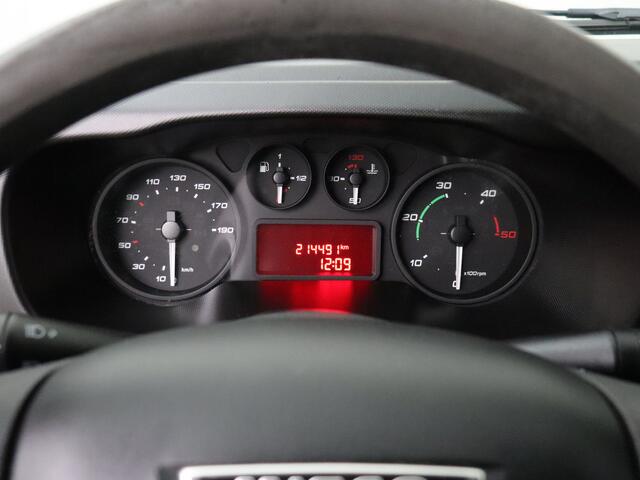 Iveco DAILY 35S15 L2H2 | 3500Kg Trekhaak | Airco | 3-Persoons