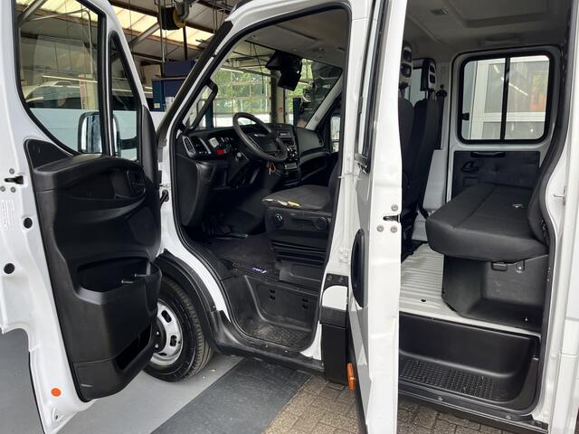 Iveco DAILY 35C17 3.0 410 Automaat Palfinger Laadkraan Airco Cruise controle Trekhaak 3500kg trekgewicht Camera Open laadbak Pick-up P-up Bakwagen Euro 5