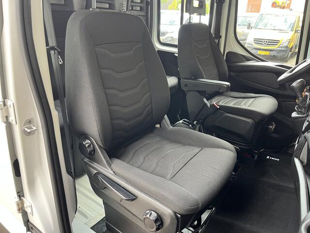 Iveco DAILY 35C17 3.0 410 Automaat Palfinger Laadkraan Airco Cruise controle Trekhaak 3500kg trekgewicht Camera Open laadbak Pick-up P-up Bakwagen Euro 5