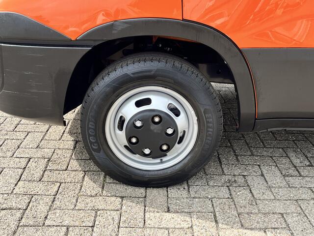 Iveco DAILY 35C15 Trekhaak 3500kg Laadklep 500kg Navigatie Open laadbak Pick-up Euro 5 Bpm vrij Bakwagen p-up 1e eigenaar Dealer onderhouden