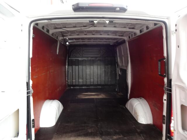 Iveco DAILY 35S16V 2.3 352 H1-l2 hi matic 3500 kg trekgewicht 3 zits navi camera