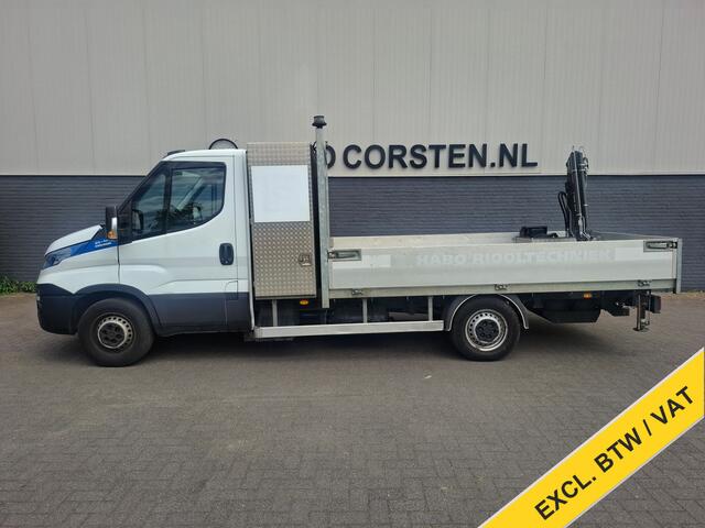 Iveco DAILY 3.0I CNG Kraan Laadbak AUT-6 HIAB 3-Persoons Ecc Trekhaak Camera Blue power Alpine 2-Din Infotainment Sys. Bluetooth Opbergkasten Betonplex Vloer Compressed Natural Gas (CNG) EURO-6 375 35S14N Voertuig 1e Eigenaar Euro 6