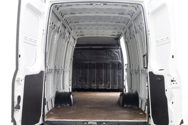 Iveco DAILY 35C15 3.0 150pk L4H2 Dubbel Lucht Airco/Trekhaak 3500kg 03-2019