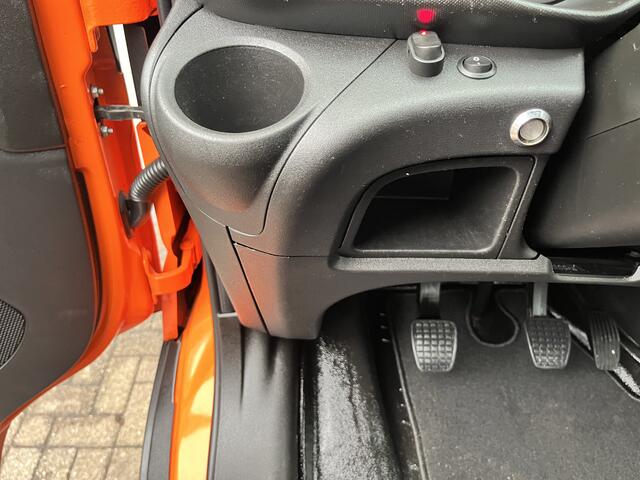 Iveco DAILY 35C14 2.3 375 Laadklep 500kg Trekhaak 3500kg trekgewicht Airco 2-Persoons Open laadbak Pick-up P-up Bakwagen Telefoonverbinding 1e eigenaar Euro 6 Bpm vrij !!!