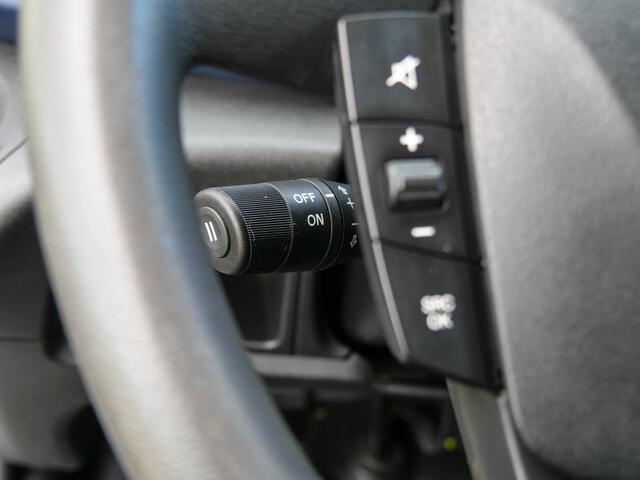 Iveco DAILY 35S14V L2H2 Hi Matic Automaat | 3500KG Trekgewicht | Geveerde Stoel | Euro 6 | Imperiaal en trap | Camera |