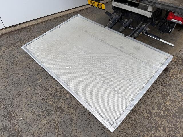 Iveco DAILY 35S14 2.3 Automaat Laadklep Climate Control Standkachel Koffer Bakwagen Meubelbak