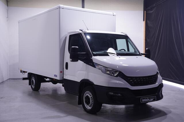Iveco DAILY 35S16 160 pk Bakwagen met Laadklep Airco ECC Audio DAB+, Enkel Lucht, LxBxH 415x214x208 cm, 3-Zits