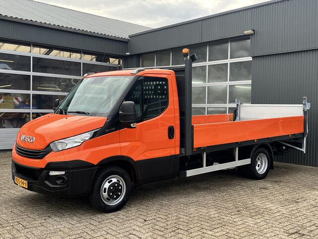 Iveco DAILY 35C14 2.3 375 Laadklep 500kg Trekhaak 3500kg trekgewicht Airco 2-Persoons Open laadbak Pick-up P-up Bakwagen Telefoonverbinding 1e eigenaar Euro 6 Bpm vrij !!!