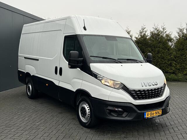 Iveco DAILY 35S14V 2.3 136 PK / L2H2 / 30.452 KM !! / 3.500 KG AHG / 270 A DEUREN / TREKHAAK / AIRCO / BLUETOOTH / 3-ZITS