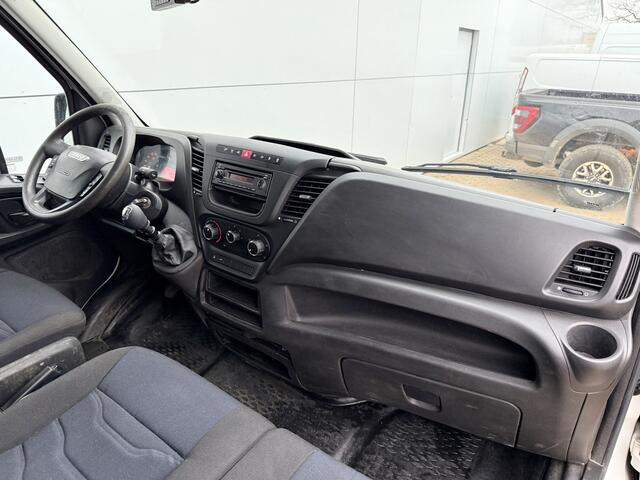 Iveco DAILY 35C14 2.3 L2H2 Dubbellucht Camera Cruise Control 3.5t Trekhaak Lucht geveerde stoel