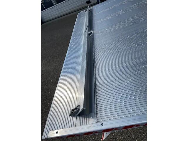 Iveco DAILY 40C18 A8 bakwagen met lift Euro 6