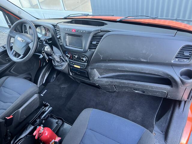 Iveco DAILY 35C14 2.3 375 Laadklep 500kg Trekhaak 3500kg trekgewicht Airco 2-Persoons Open laadbak Pick-up P-up Bakwagen Telefoonverbinding 1e eigenaar Euro 6 Bpm vrij !!!