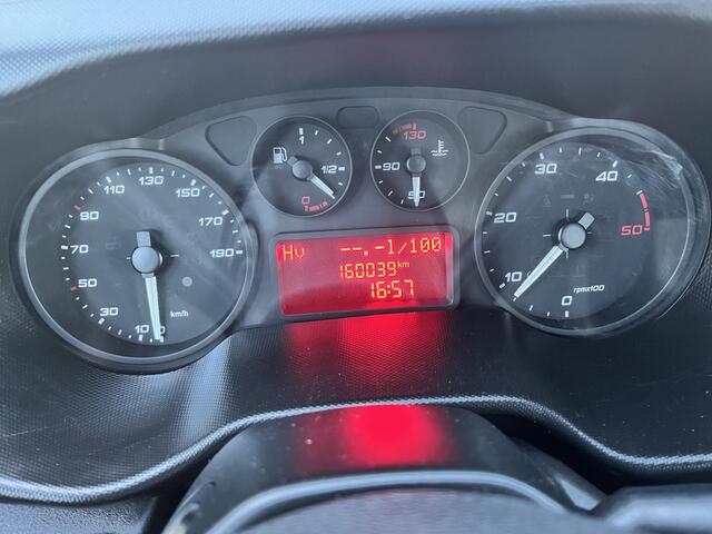 Iveco DAILY 35C14 2.3 375 Laadklep 500kg Trekhaak 3500kg trekgewicht Airco 2-Persoons Open laadbak Pick-up P-up Bakwagen Telefoonverbinding 1e eigenaar Euro 6 Bpm vrij !!!