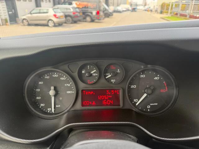 Iveco DAILY 35S12 Openlaadbak Airco Cruisecontrol Trekhaak 12000KM EURO 6