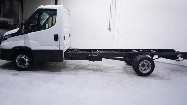 Iveco DAILY 35C14 140 pk Automaat Chassis Nieuw Apple Carplay, Dubbel lucht achter, Airco ECC, Cruise, 3-Zits