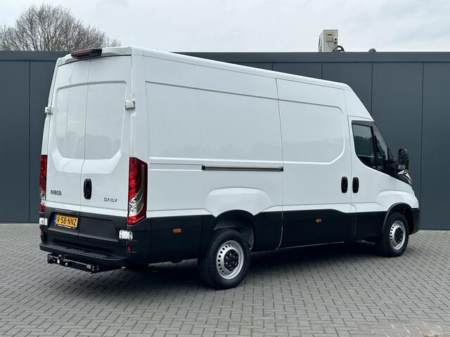 Iveco DAILY 35S14V 2.3 136 PK / L2H2 / 270 A DEUREN / 3.5T TREKHAAK / 45.331 KM !! / AIRCO / BLUETOOTH