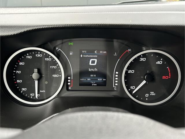 Iveco DAILY 35S14V 2.3 136 PK / L2H2 / 270 A DEUREN / 3.5T TREKHAAK / 45.331 KM !! / AIRCO / BLUETOOTH