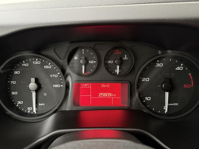 Iveco DAILY 35C14 L2H2 Dubbel lucht L2H2 | 3500Kg Trekgewicht | Airco | Cruise | 3-Zits | Betimmering