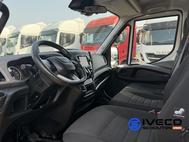 Iveco DAILY 35C18H A8 Cruise Control - Dubbellucht - Automaat - 3.0L 180pk - Laadklep - Trekhaak