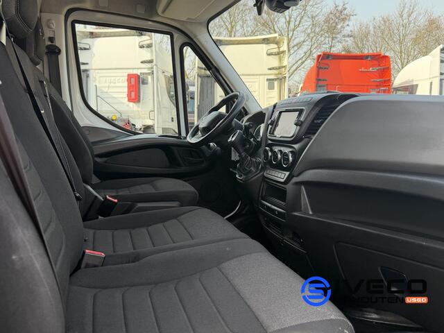 Iveco DAILY 35C18H A8 Cruise Control - Dubbellucht - Automaat - 3.0L 180pk - Laadklep - Trekhaak