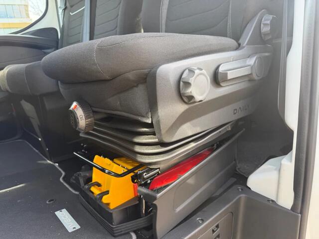 Iveco DAILY 50C180 Dubbelcabine Openlaadbak Airco Cruisecontrol Trekhaak BPM VRIJ