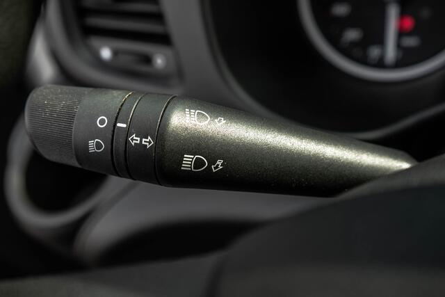 Iveco DAILY 35S14 L2H2 | 3-Zits | 136 PK | Climate | Airco