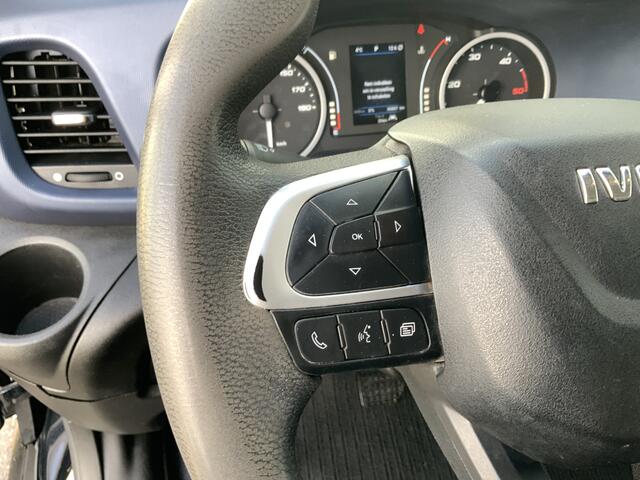 Iveco DAILY 35S16V 2.3 352 L2H1 Automaat Airco Cruise 3 Zits Alu Velg Trekhaak 3500 kg & Opstap Euro 6