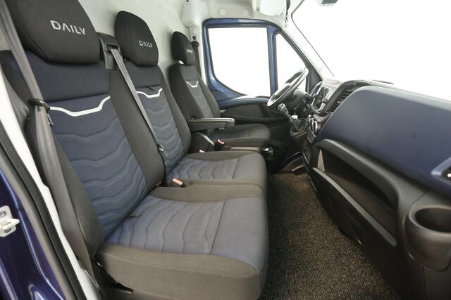 Iveco DAILY 2.3 L2H1 | 3500kg Trekgew. | Airco | Cruise | Carplay | 3 Zits | Trekhaak | Imperiaal