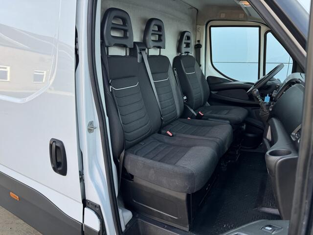 Iveco DAILY 35C14 2.3 L3H2 Dubbellucht Airco Cruise Control Trekhaak Luchtgeveerde Stoel