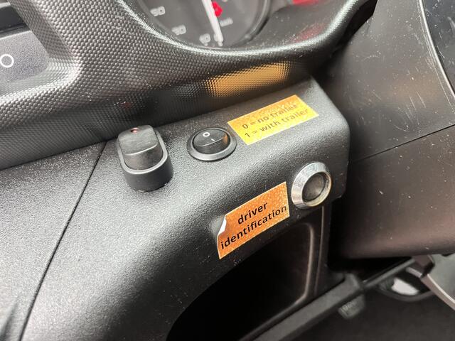 Iveco DAILY 35C14 2.3 375 Laadklep 500kg Trekhaak 3500kg trekgewicht Airco 2-Persoons Open laadbak Pick-up P-up Bakwagen Telefoonverbinding 1e eigenaar Euro 6 Bpm vrij !!!