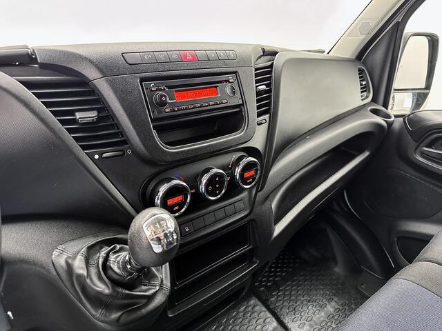 Iveco DAILY 35S14V 2.3 352 Luchtgeveerde stoel Trekhaak 3500kg Climate control Betimmering Cruise control