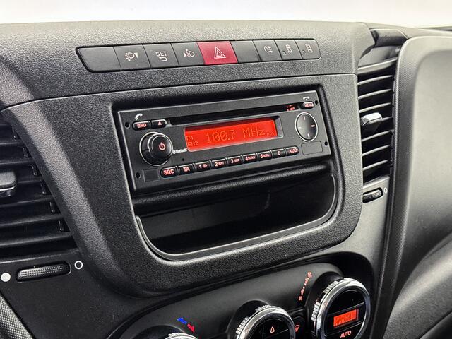 Iveco DAILY 35S14V 2.3 352 Luchtgeveerde stoel Trekhaak 3500kg Climate control Betimmering Cruise control