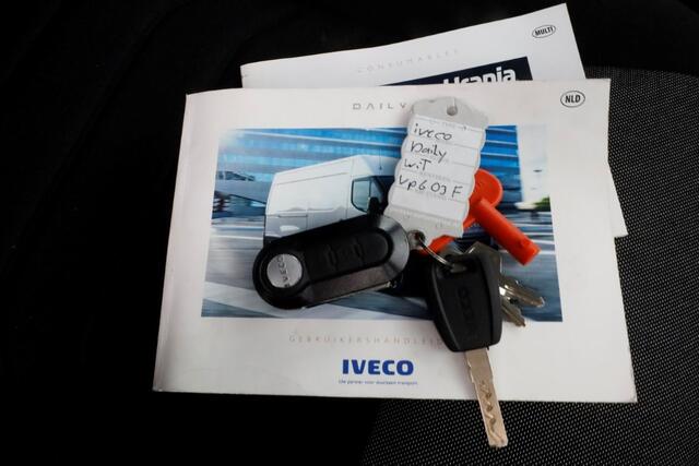 Iveco DAILY 35S14 136pk HiMatic Automaat Bakwagen met laadklep en zijdeur H235cm 03-2022