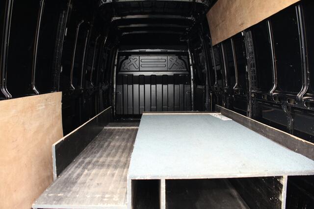 Iveco DAILY 35S18A8 3.0 180pk L4H3 Automaat | Camera | Gev. Stoel | Trekhaak 3500kg | Imperiaal + Trap | Navi | Carplay/Android | Lease 483,- p/m