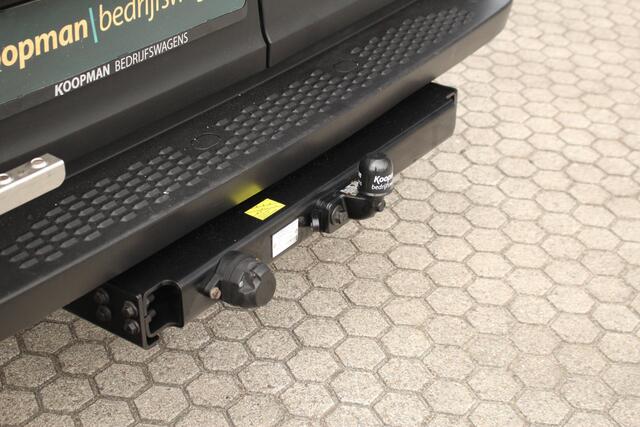 Iveco DAILY 35S18A8 3.0 180pk L4H3 Automaat | Camera | Gev. Stoel | Trekhaak 3500kg | Imperiaal + Trap | Navi | Carplay/Android | Lease 483,- p/m