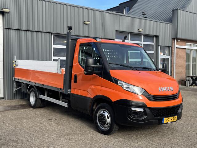 Iveco DAILY 35C14 2.3 375 Laadklep 500kg Trekhaak 3500kg trekgewicht Airco 2-Persoons Open laadbak Pick-up P-up Telefoonverbinding Euro 6 Bakwagen