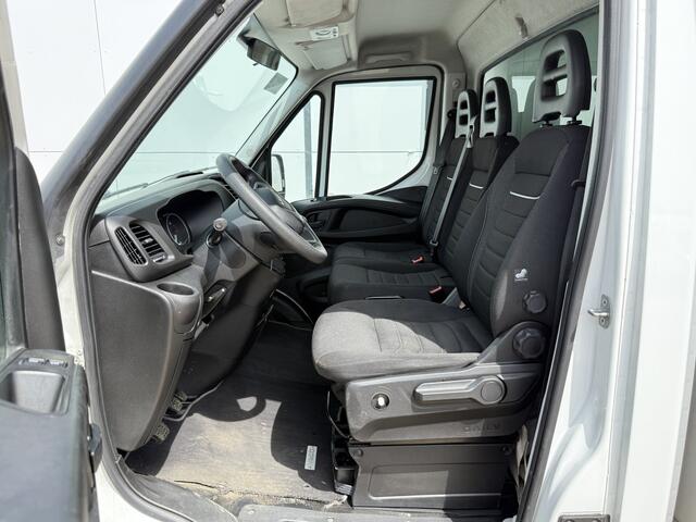 Iveco DAILY 35C14 2.3 Automaat Laadklep Airco Cruise Control Bakwagen Koffer Meubelbak