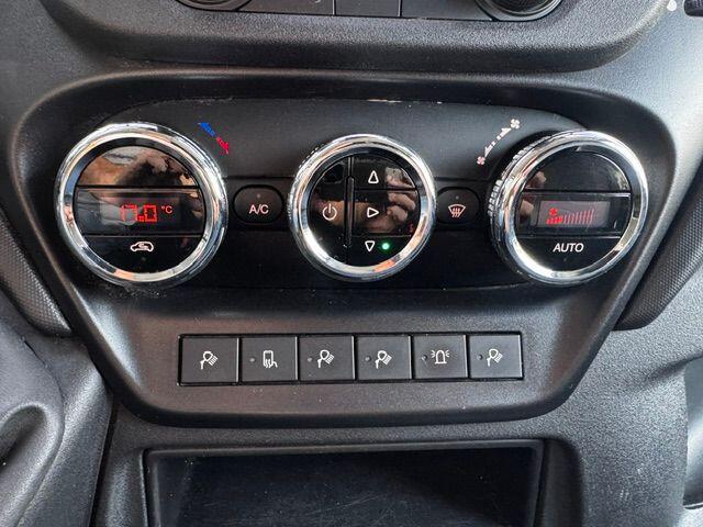 Iveco DAILY 40C18 3.0 Automaat Euro6 Airco/ECC,Dubbel Lucht 3500kg Trekgewicht