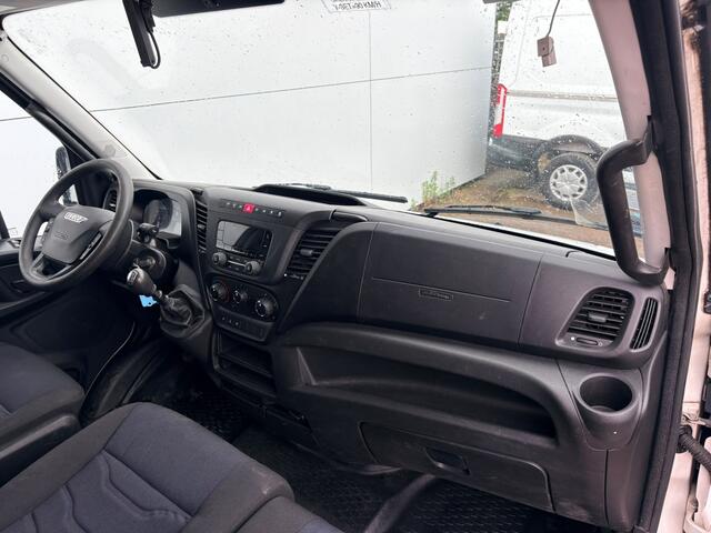 Iveco DAILY 35C14 2.3 L2H2 Dubbellucht Airco Camera Trekhaak 3,5t