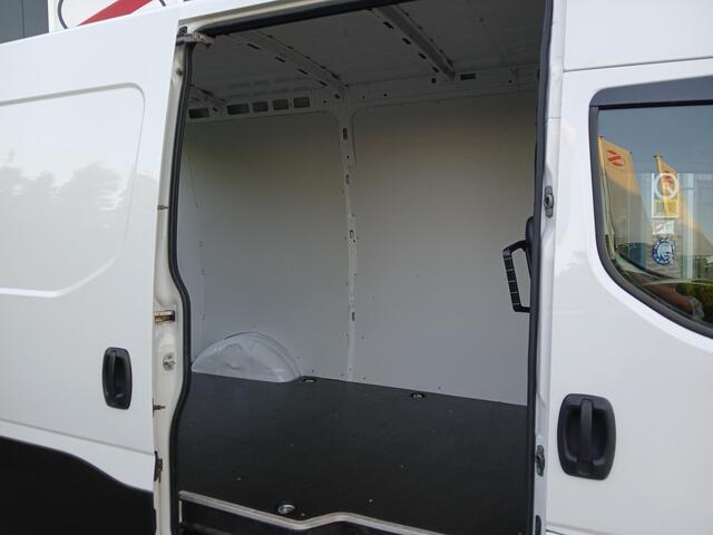 Iveco DAILY 35S14V 2.3 (140PK) L2 H2 + Trekhaak