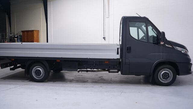 Iveco DAILY 35S18 180 pk Aut. Pick Up / Open Laadbak Luchtvering, Navi, Adapt. Cruise, Trekhaak 3.500 kg, BPM vrij