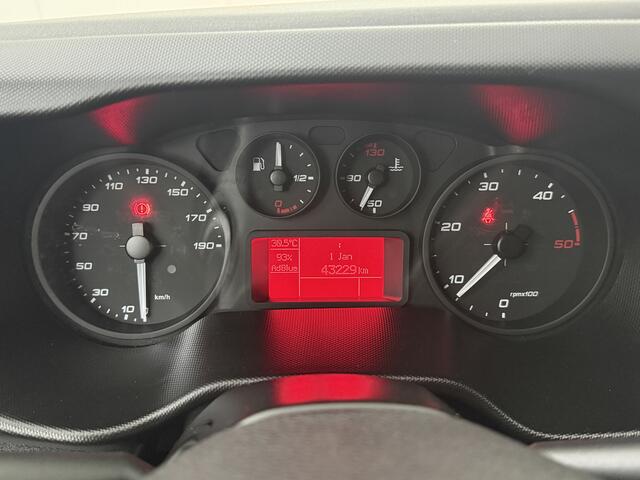 Iveco DAILY 35C16 3.0 Bakwagen+Laadklep | Dakspoiler | Airco | Cruise | 3-Zits