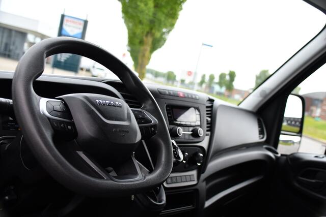 Iveco DAILY 35S14V 2.3 L2H2 Cruise, LED, 3500kg Trekhaak, Automaat, Bluetooth, Geveerde stoel, Sensoren, Uniek!