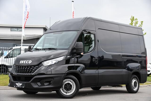 Iveco DAILY 35S14V 2.3 L2H2 Cruise, LED, 3500kg Trekhaak, Automaat, Bluetooth, Geveerde stoel, Sensoren, Uniek!