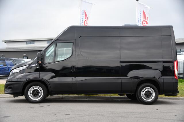 Iveco DAILY 35S14V 2.3 L2H2 Cruise, LED, 3500kg Trekhaak, Automaat, Bluetooth, Geveerde stoel, Sensoren, Uniek!