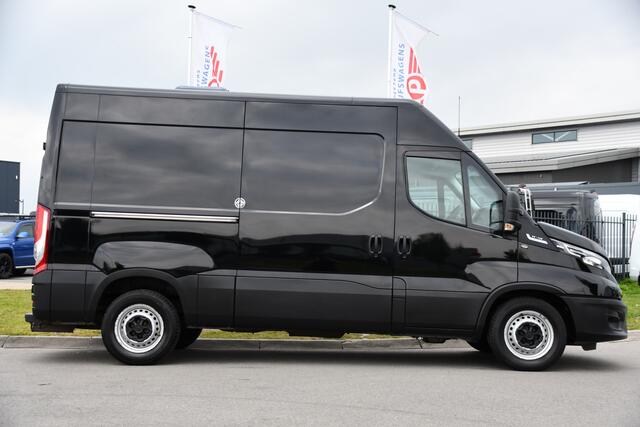 Iveco DAILY 35S14V 2.3 L2H2 Cruise, LED, 3500kg Trekhaak, Automaat, Bluetooth, Geveerde stoel, Sensoren, Uniek!