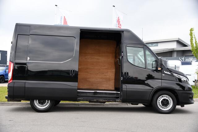 Iveco DAILY 35S14V 2.3 L2H2 Cruise, LED, 3500kg Trekhaak, Automaat, Bluetooth, Geveerde stoel, Sensoren, Uniek!
