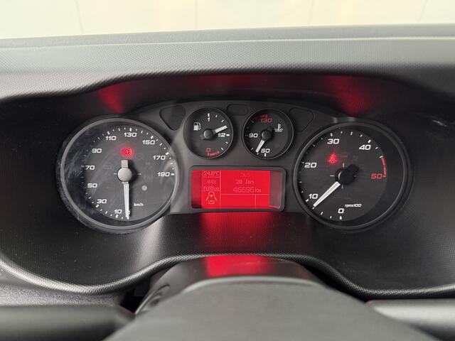 Iveco DAILY 35C16 3.0L Bakwagen+Laadklep | 238 Binnenhoogte | Airco | Cruise | 3-Zits | Dakspoiler